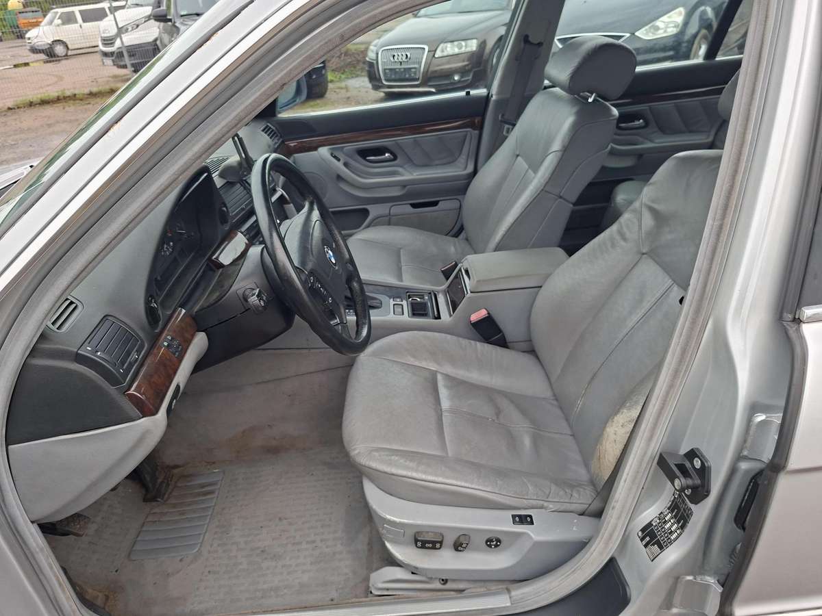 BMW 735, 3.5 l., Седан