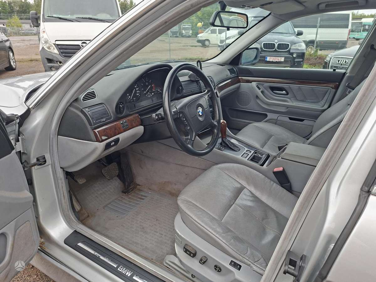 BMW 735, 3.5 l., Седан