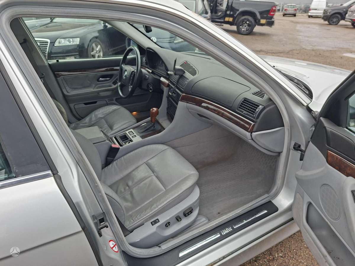 BMW 735, 3.5 l., Седан