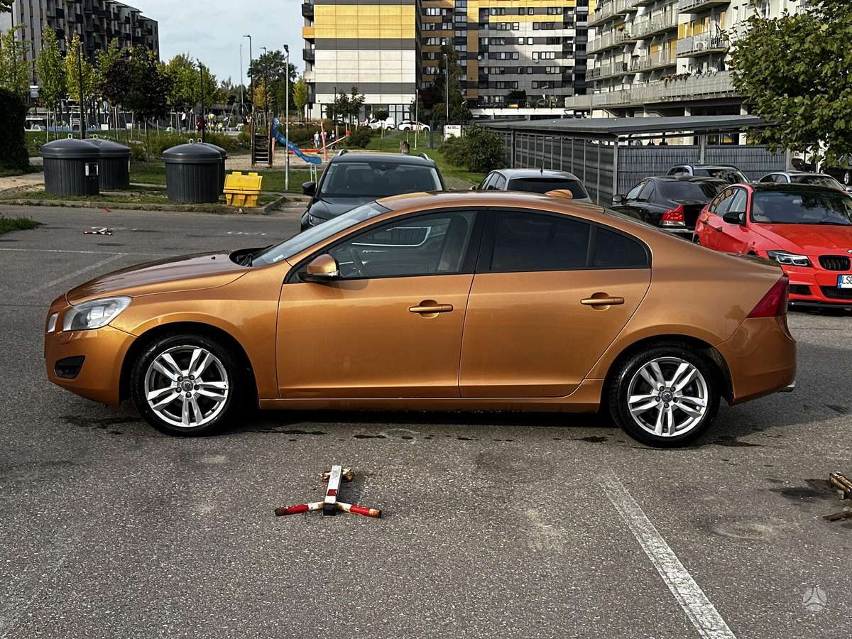 Volvo S60, 2.0 l., Седан