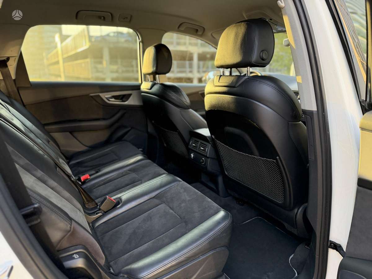 Audi Q7, 3.0 l., off-road / crossover