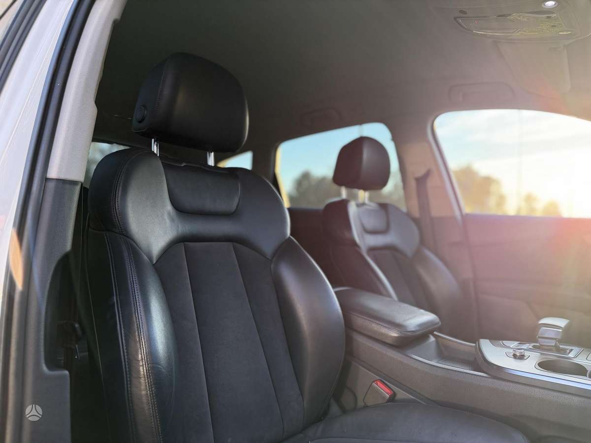 Audi Q7, 3.0 l., off-road / crossover