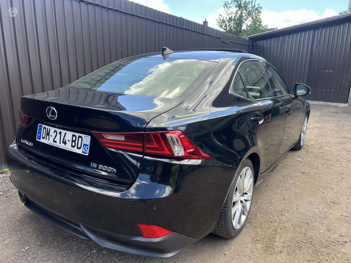 Lexus IS 300h - 6