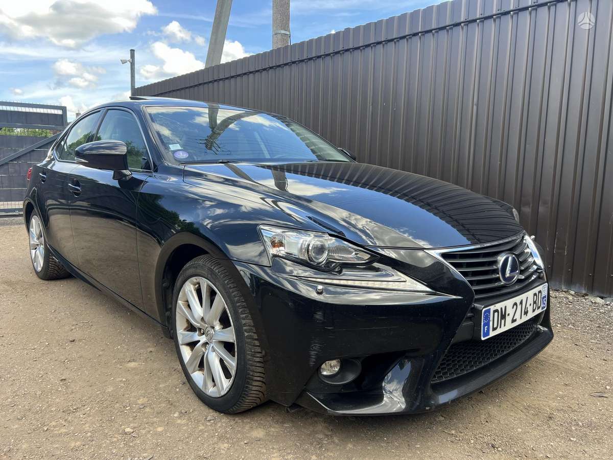 Lexus IS 300h, hatchback