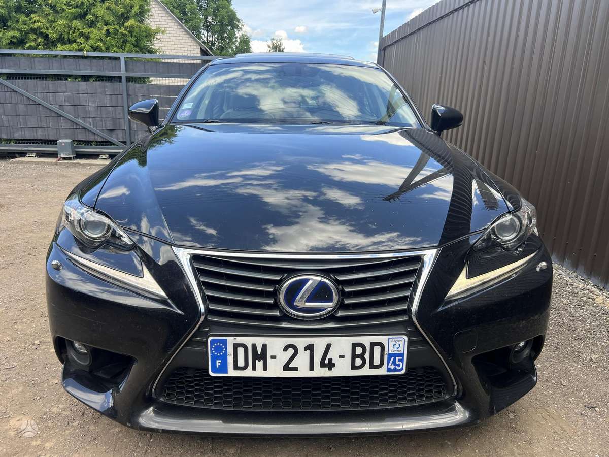Lexus IS 300h, hatchback