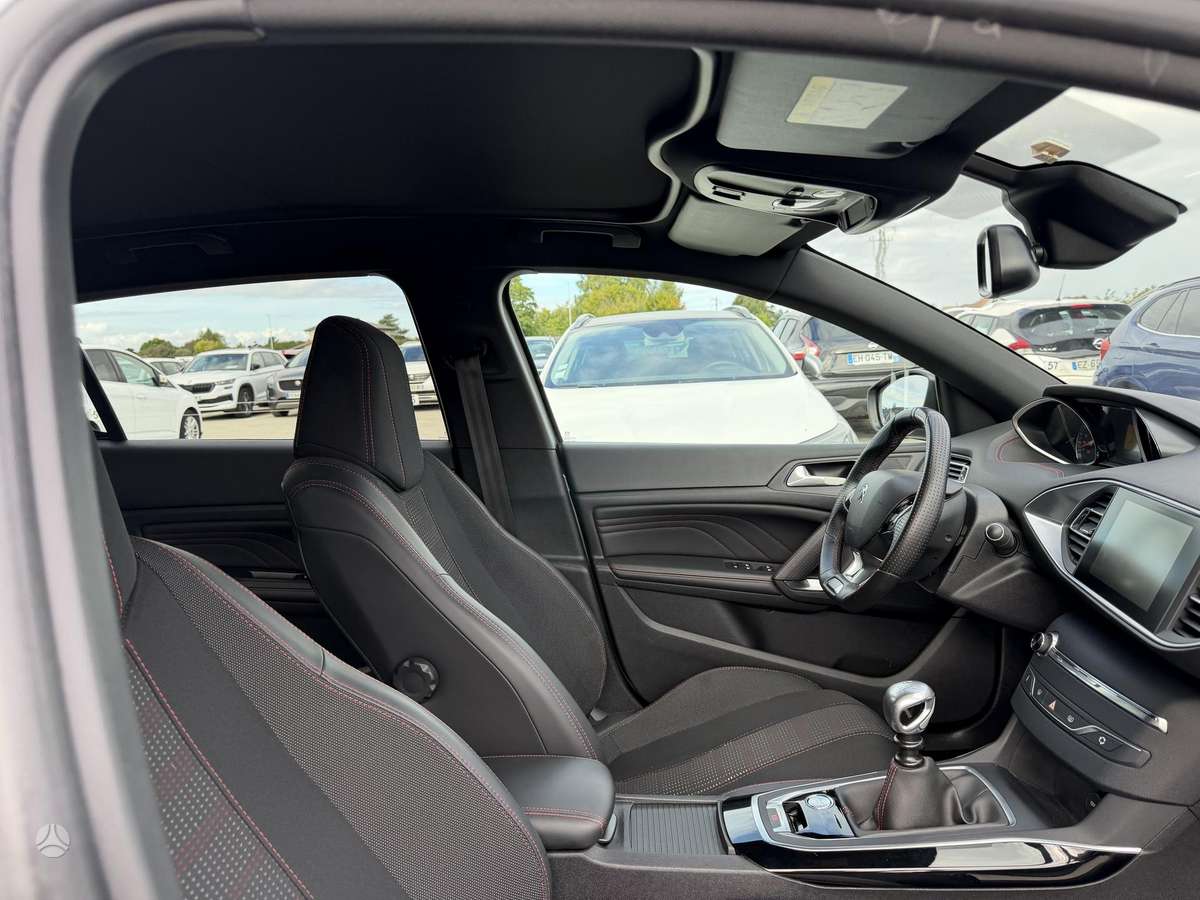 Peugeot 308 - 8