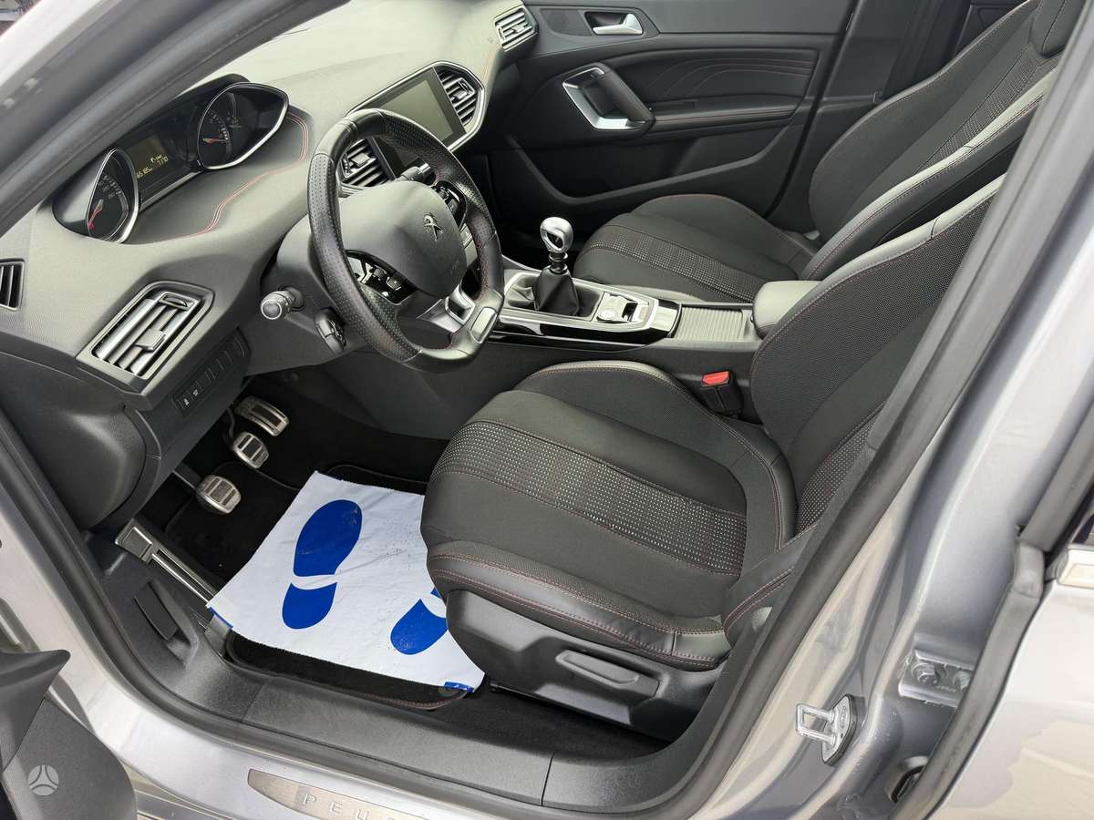 Peugeot 308, 1.2 l., hatchback