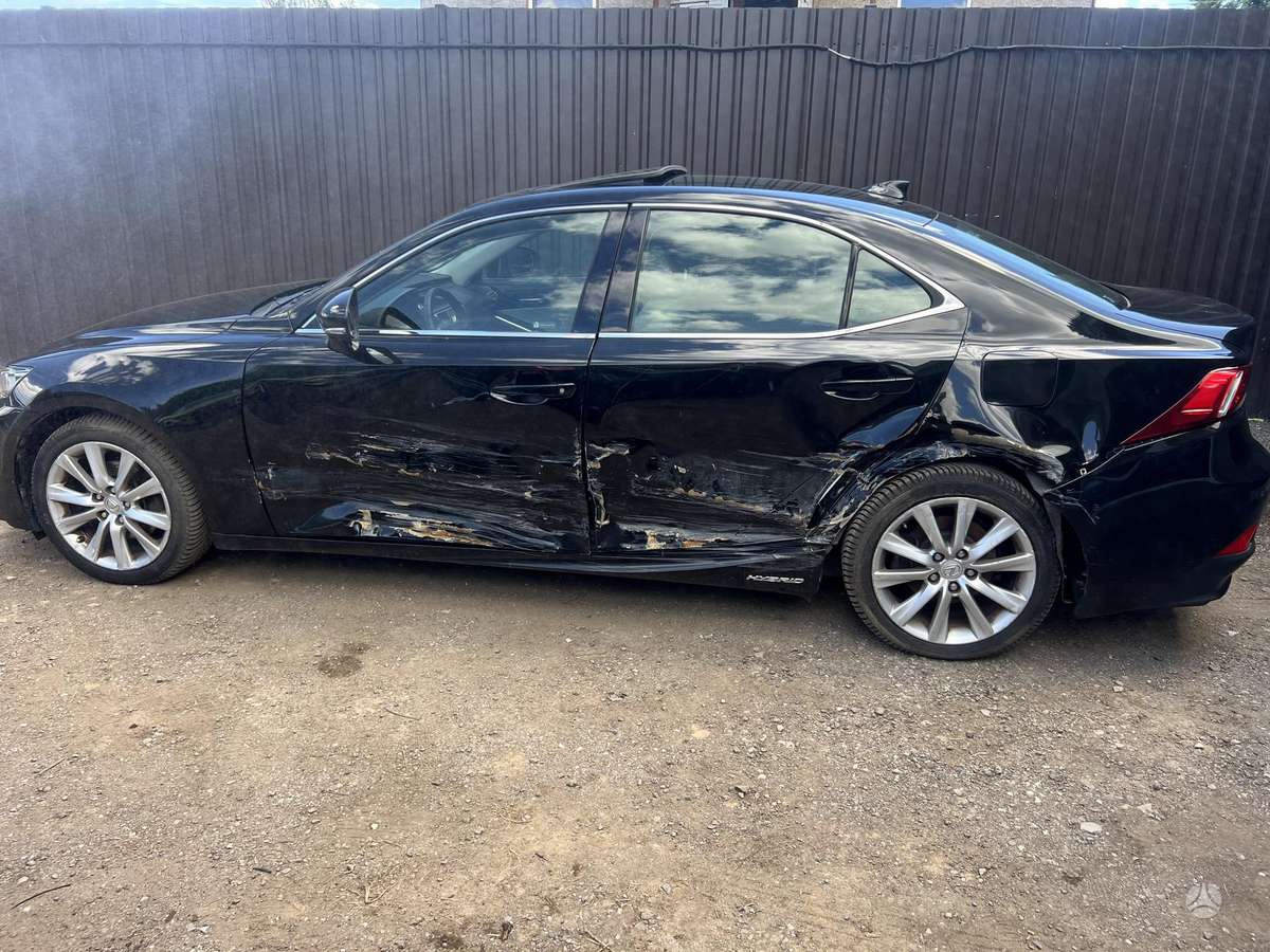 Lexus IS 300h - 5