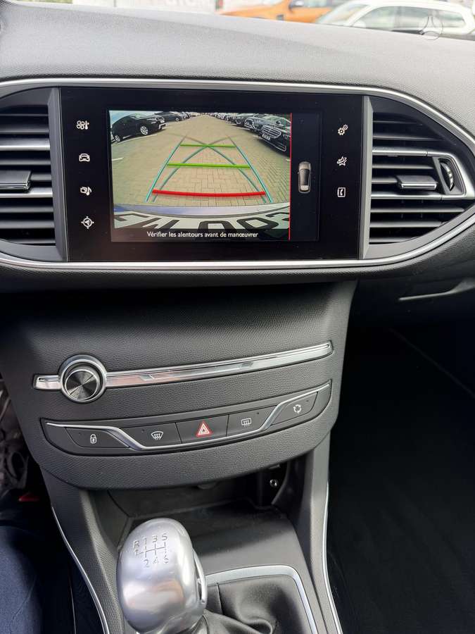 Peugeot 308, 1.2 l., hatchback