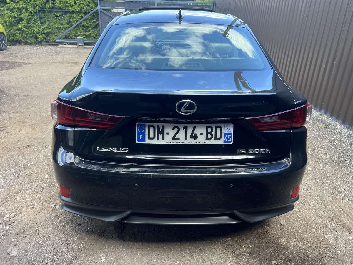 Lexus IS 300h - 8