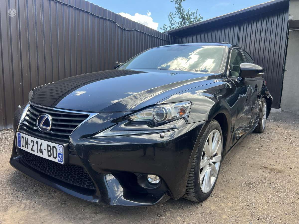 Lexus IS 300h, hatchback