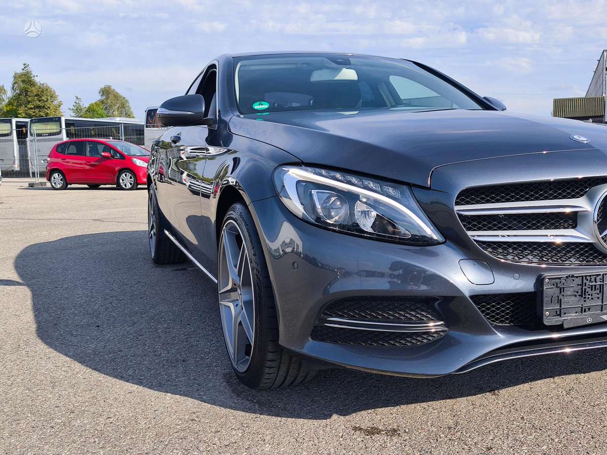 Mercedes-Benz C200 - 11
