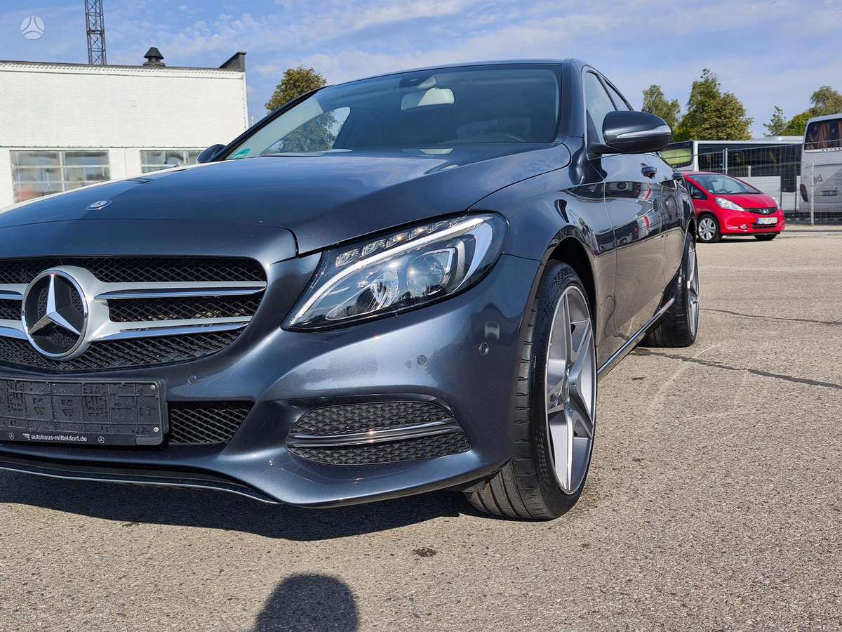 Mercedes-Benz C200 - 12