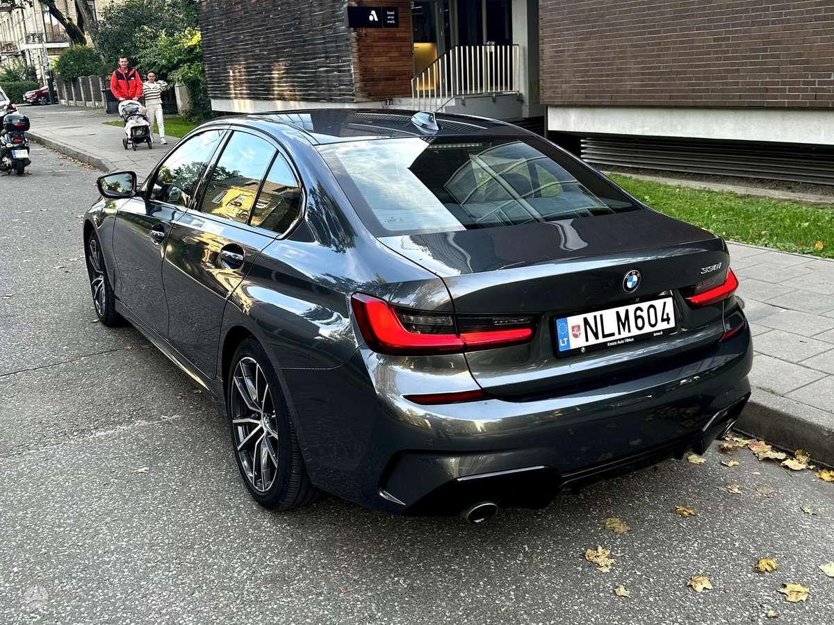 BMW 330, 2.0 l., Седан
