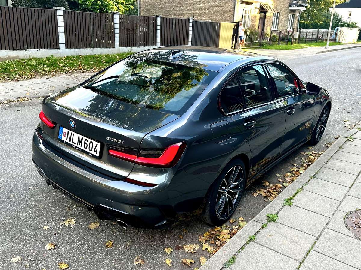 BMW 330, 2.0 l., Седан
