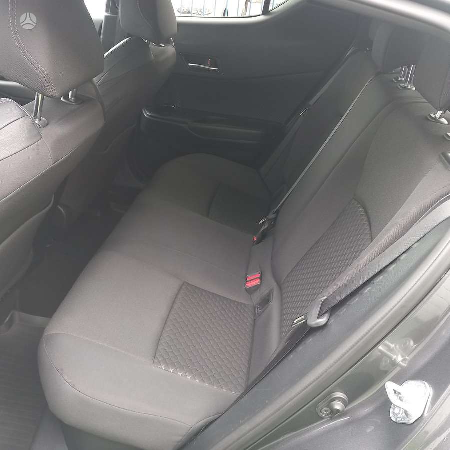 Toyota C-HR - 11
