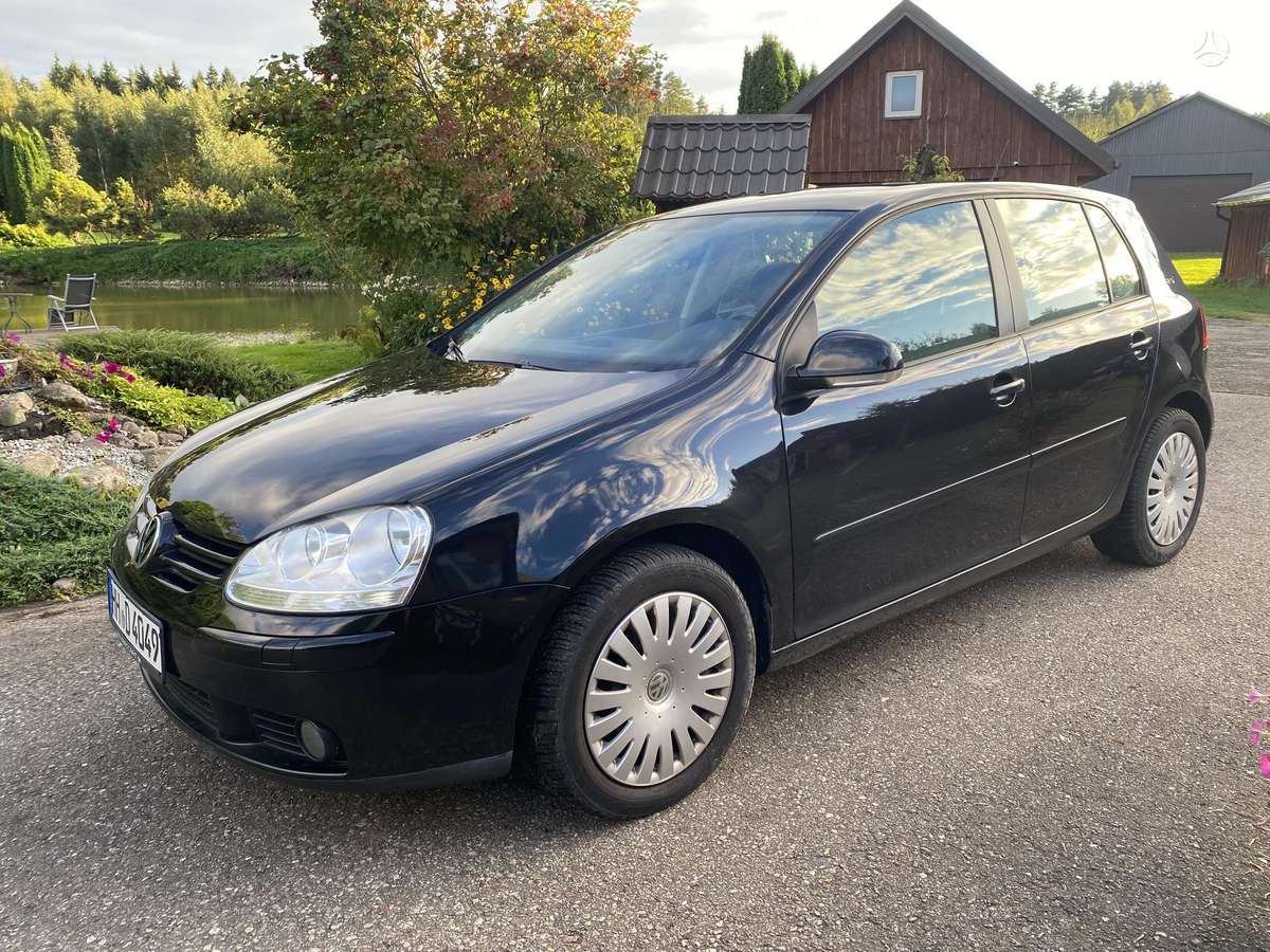 Volkswagen Golf - 1