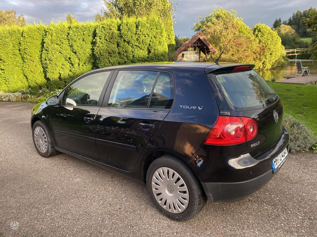 Volkswagen Golf - 5