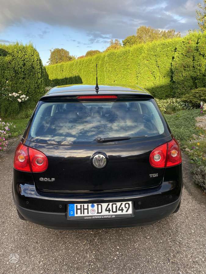 Volkswagen Golf - 6