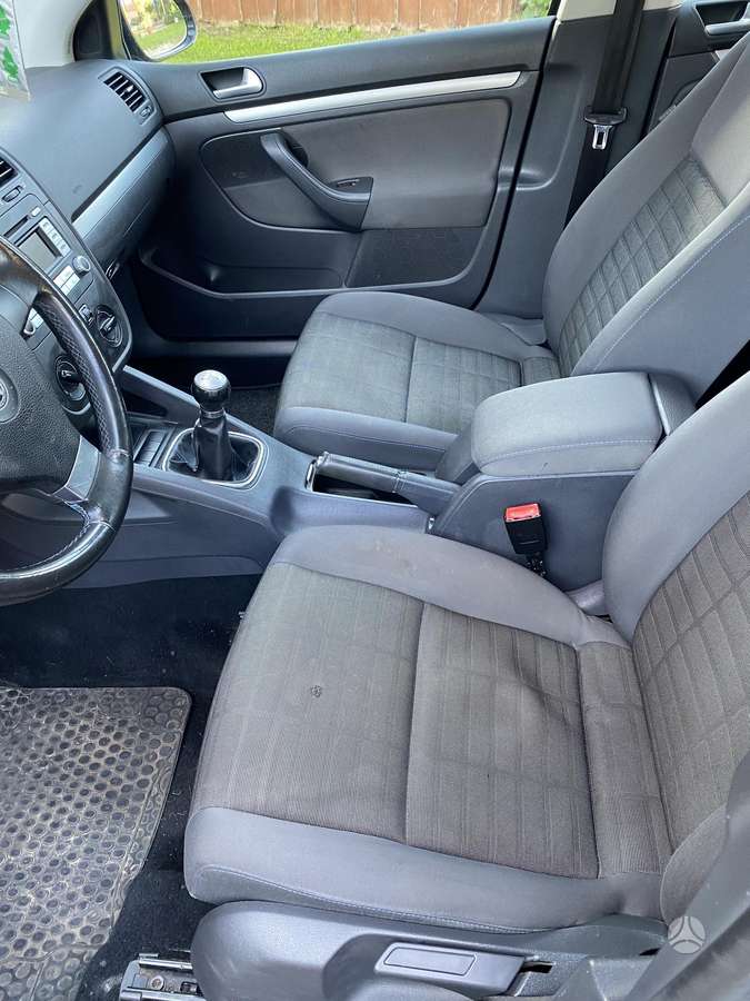 Volkswagen Golf - 8