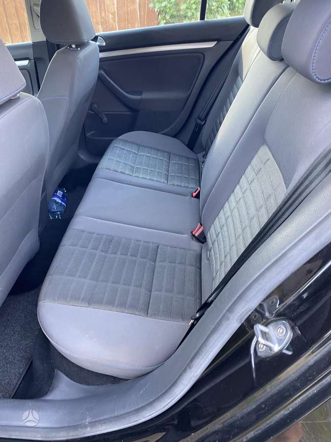 Volkswagen Golf - 10