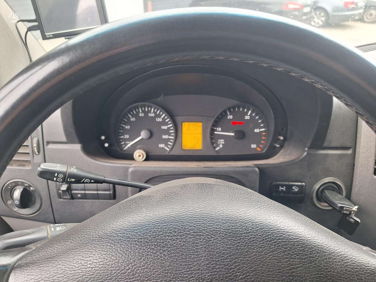 Mercedes-Benz Sprinter - 5