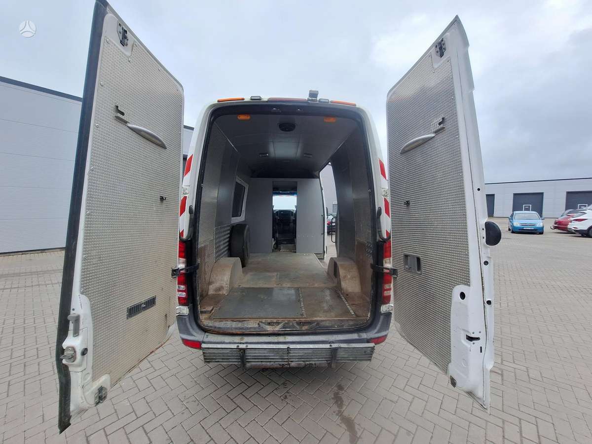 Mercedes-Benz Sprinter - 7