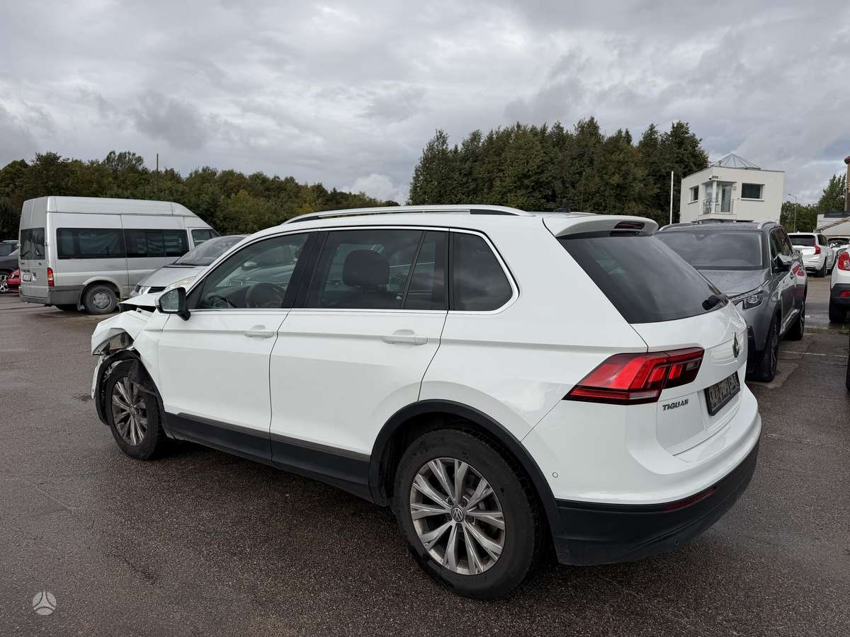Volkswagen Tiguan - 4