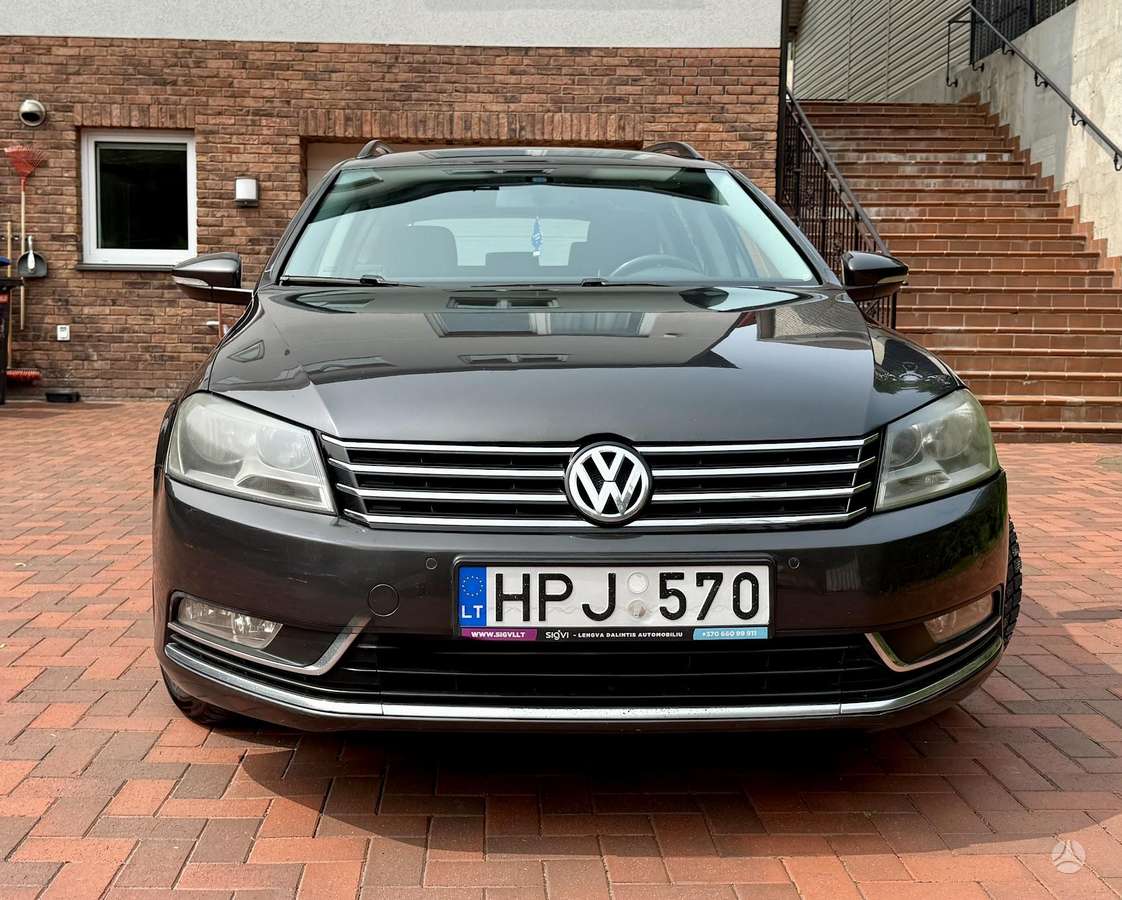 Volkswagen Passat - 1
