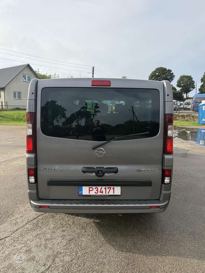 Opel Vivaro - 8