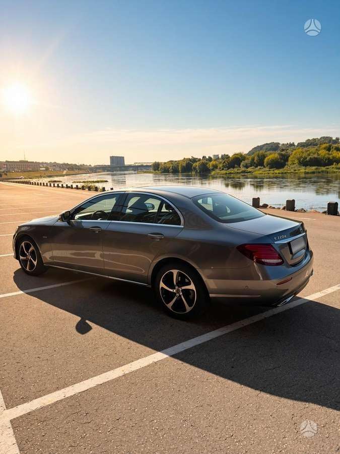 Mercedes-Benz E220 - 2