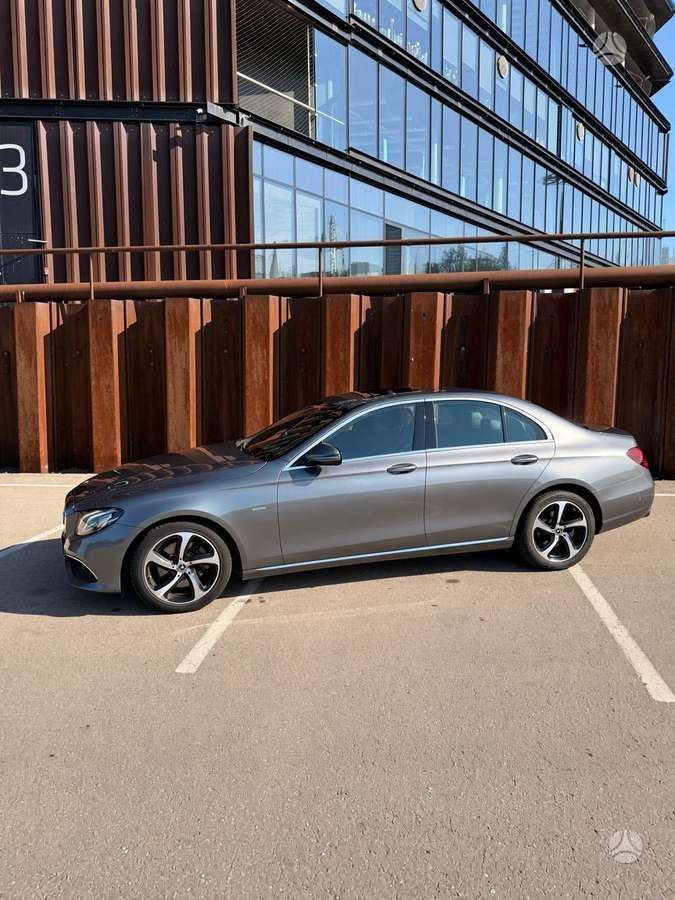 Mercedes-Benz E220, 2.2 l., Седан