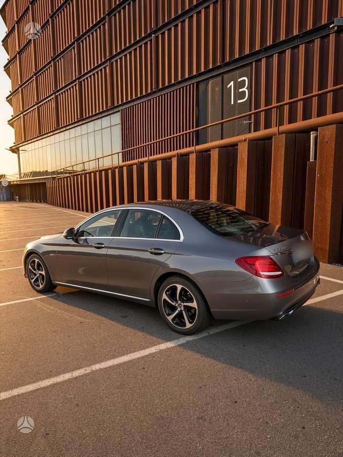 Mercedes-Benz E220 - 4