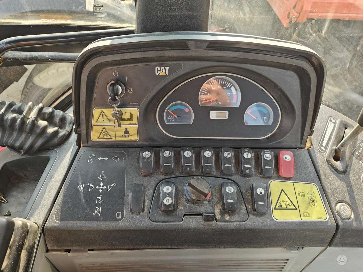 Caterpillar 428E, excavator loader