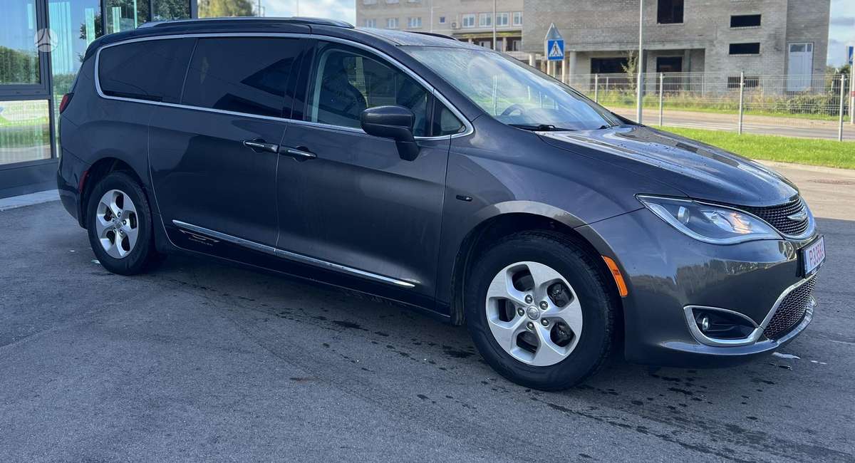 Chrysler Pacifica - 4