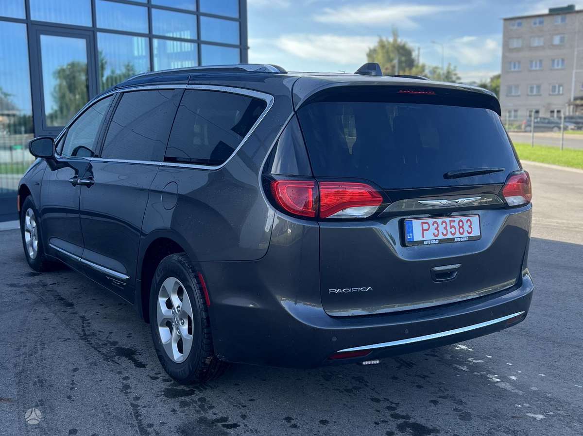 Chrysler Pacifica - 7