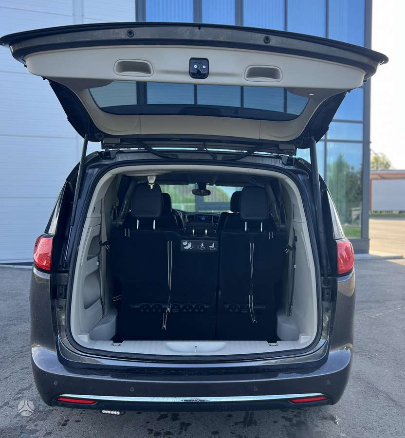 Chrysler Pacifica - 10