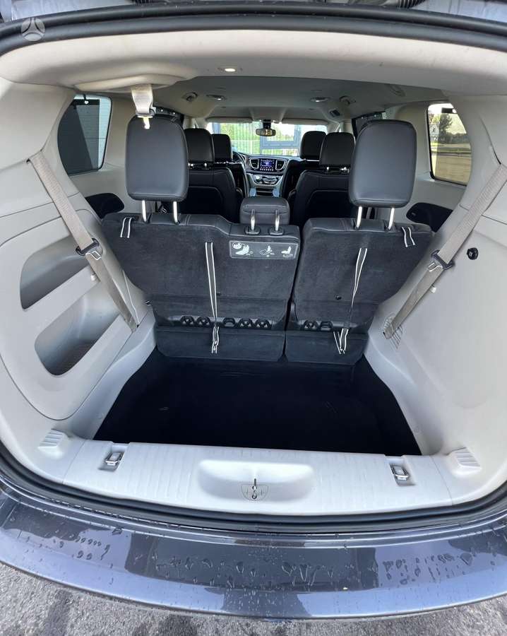 Chrysler Pacifica - 11