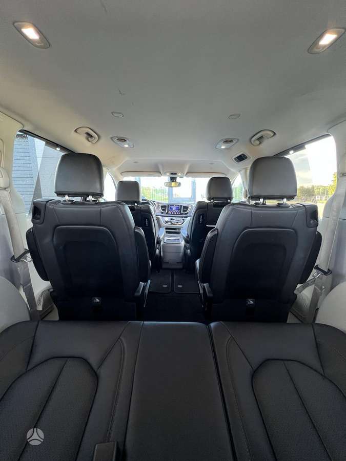 Chrysler Pacifica - 12