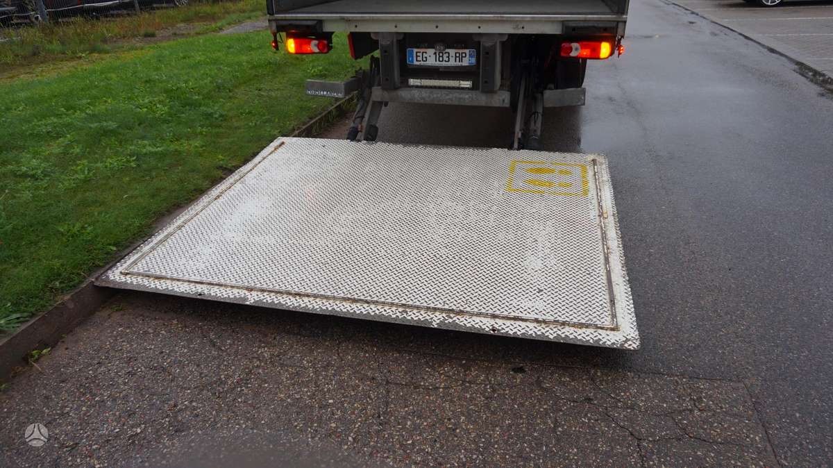 Renault D12 is Prancuzijos, box trucks / box vans