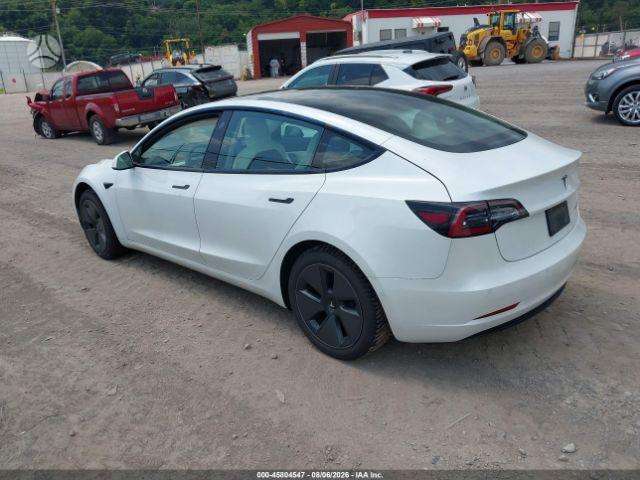 Tesla Model 3, Седан