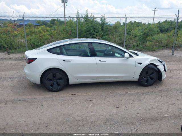 Tesla Model 3, Седан