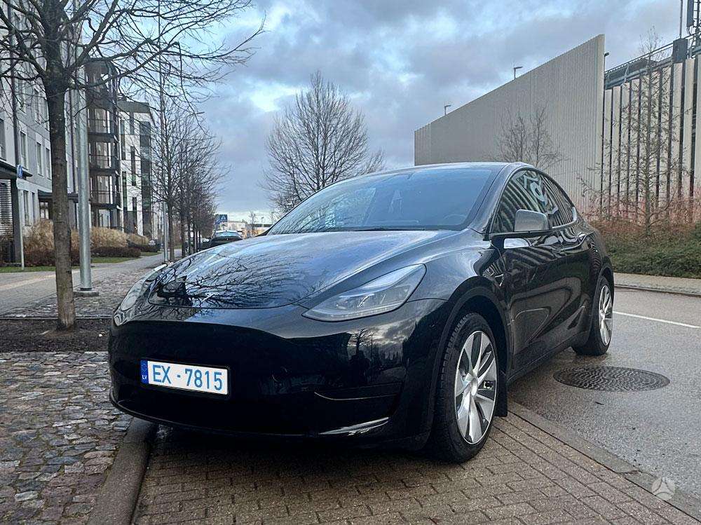 Tesla Model Y - 1