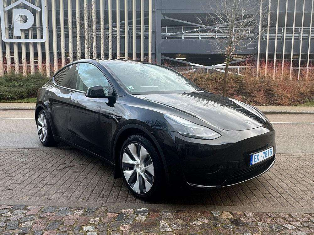 Tesla Model Y - 3