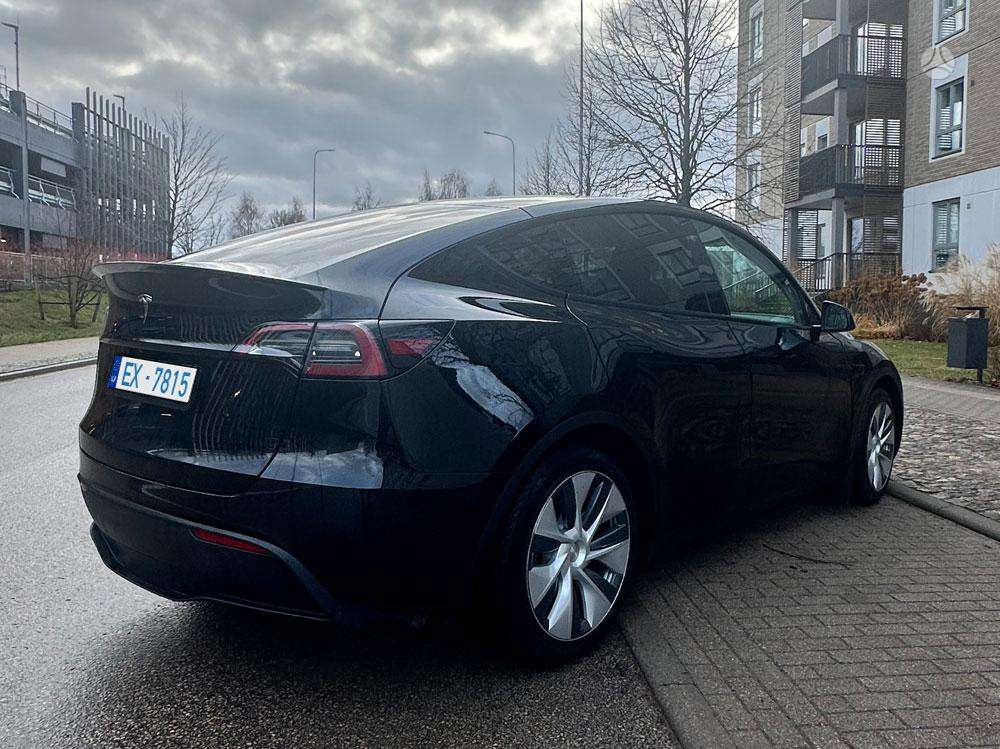 Tesla Model Y - 5