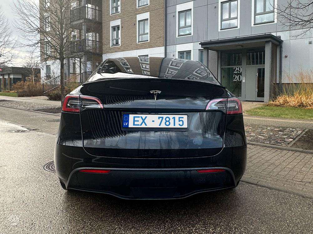Tesla Model Y - 6