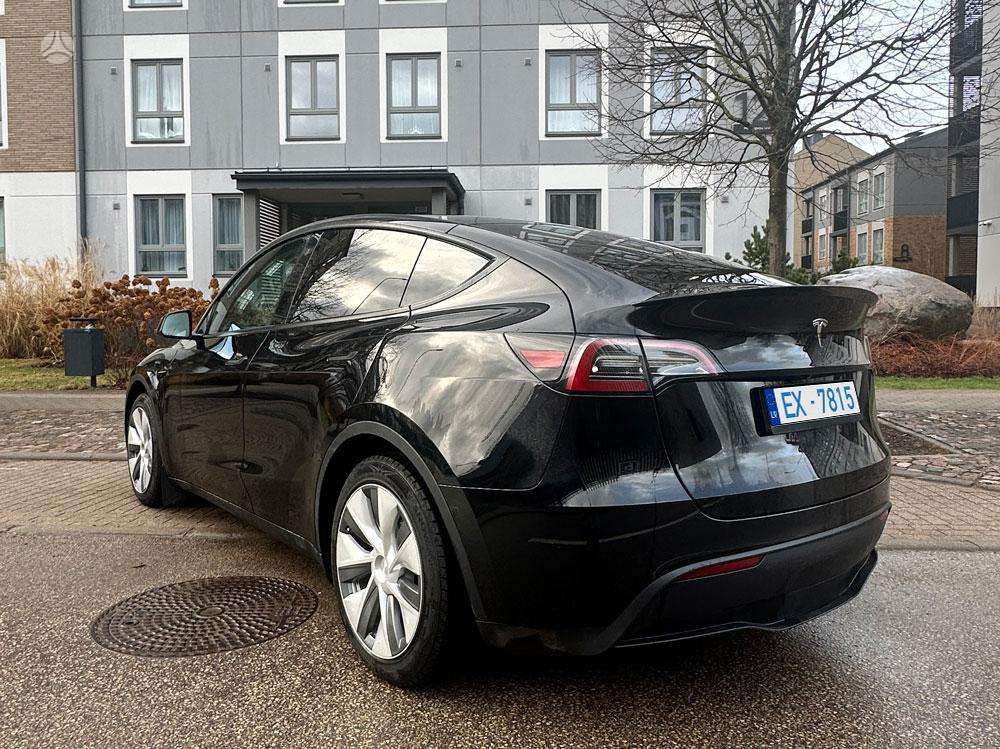 Tesla Model Y - 7