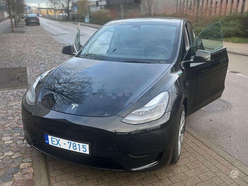 Tesla Model Y - 9