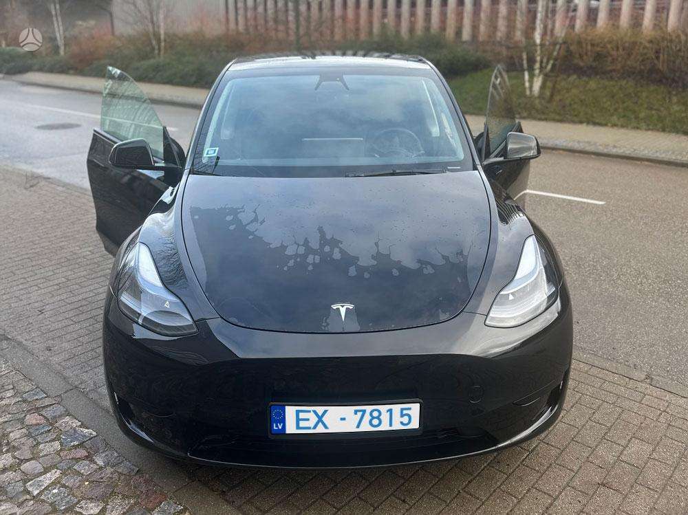 Tesla Model Y - 10