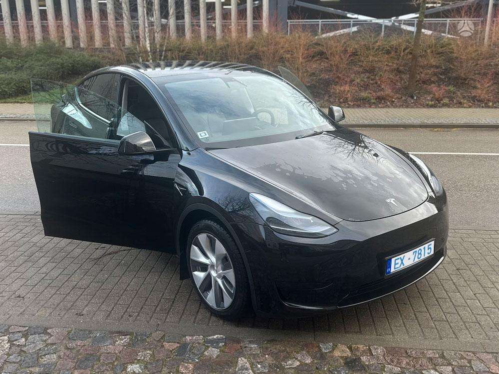 Tesla Model Y - 11